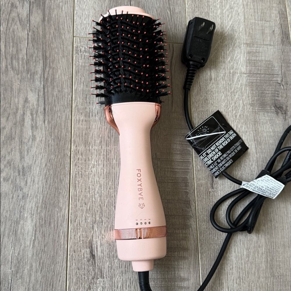 FoxyBae Heated Round Brush Blush Pink Ceramic Blowout Brush - Picture 3 of 5
